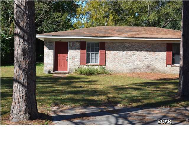 Cozy 1 bedroom apartment, in a nice neighborhood. French doors open off the bedroom to an open patio & backyard. Great space to relax and have coffee in the mornings. Centrally Located between 15th St & Hwy 231. Priced right, pets negotiable, call the office today for more information.