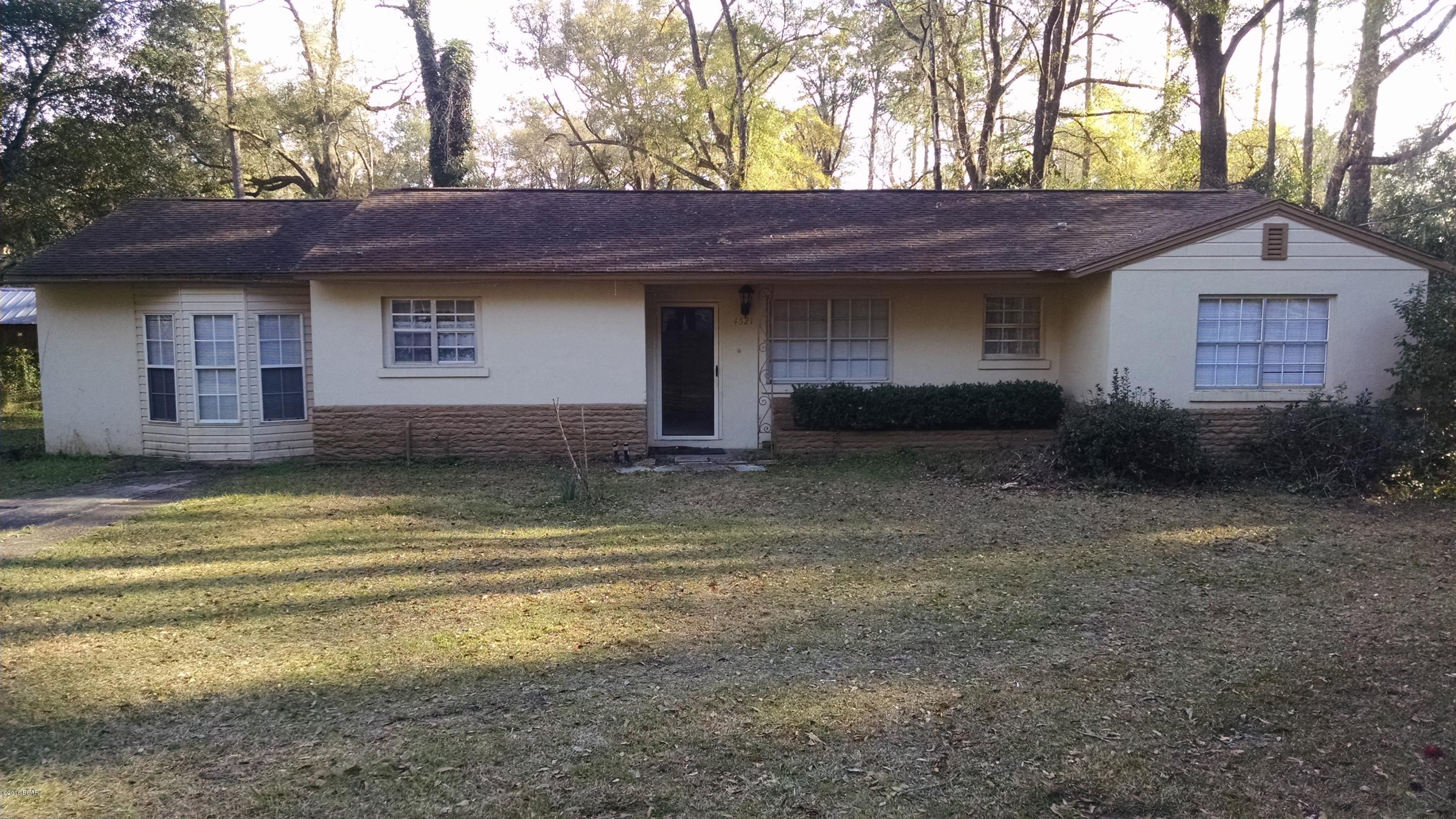 GREAT INVESTMENT and priced to sell!  This won't last long.  Nice neighborhood close to Riverside Elementary.  This 3/1 is a great place to start your home or a great investment property. Carport that was converted to family room with separate living room and dining room. Nice family setting.