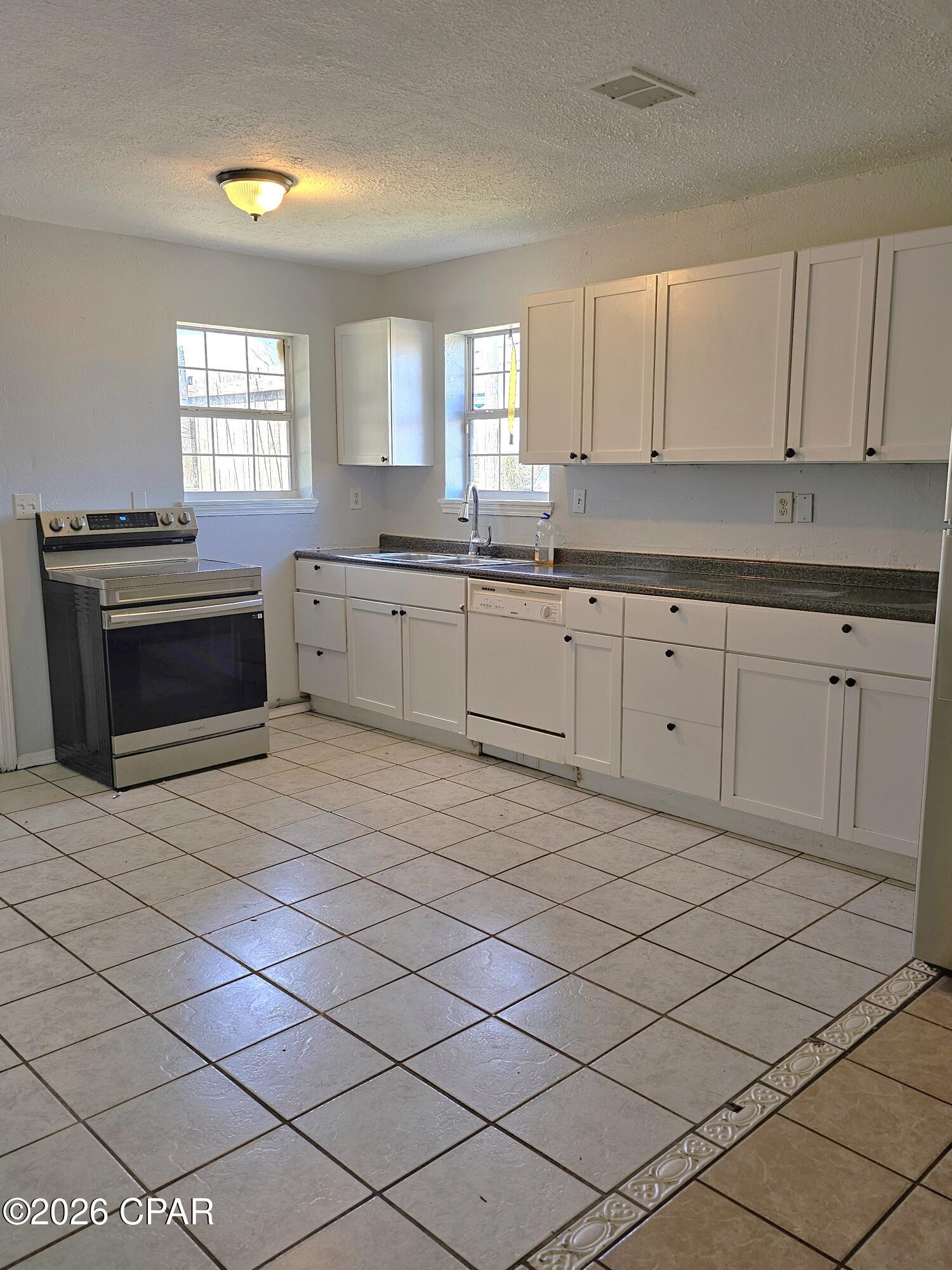 Baywood Shores Est Unit 2 - Residential Lease