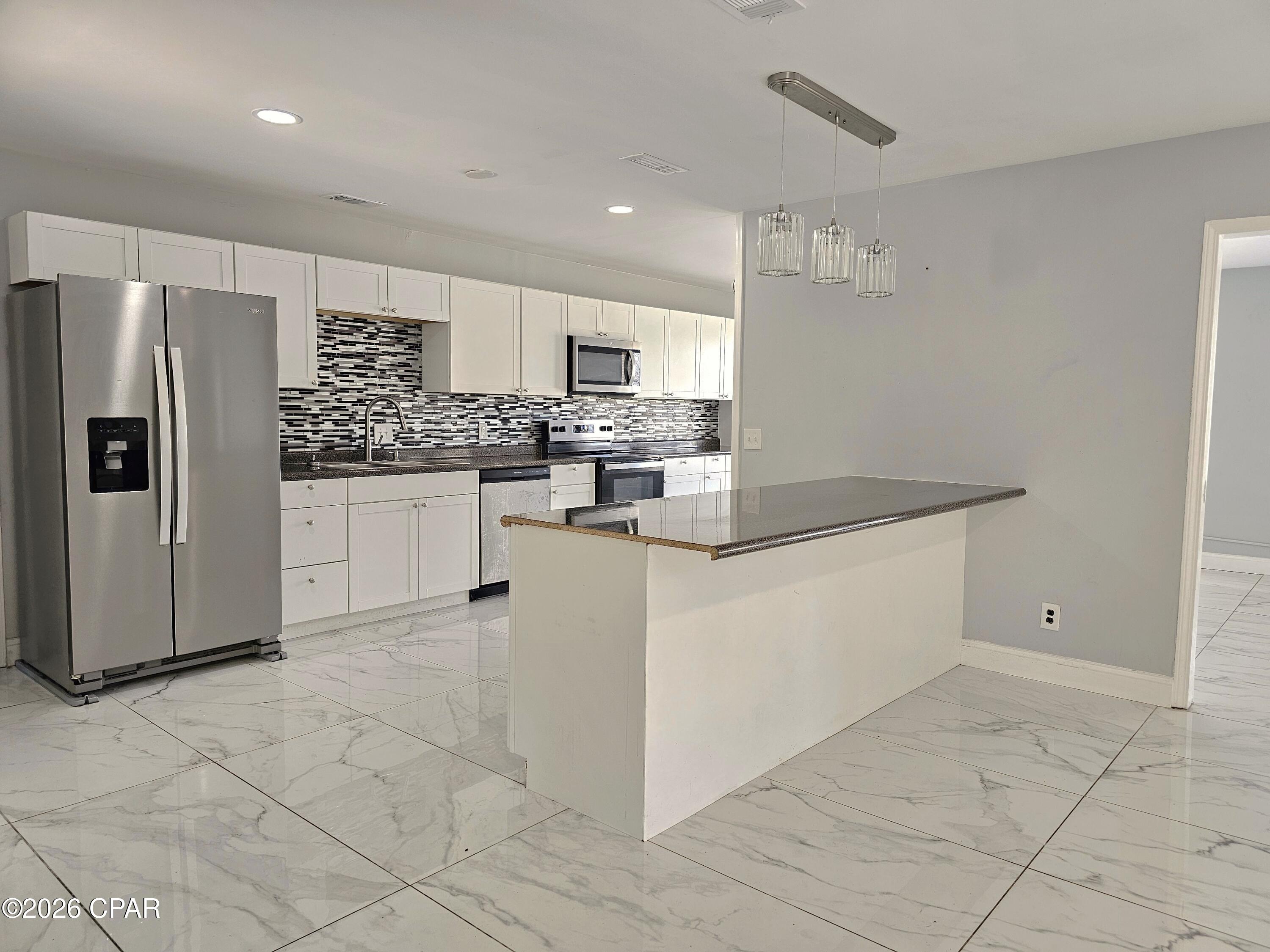 Baywood Shores Est Unit 2 - Residential Lease