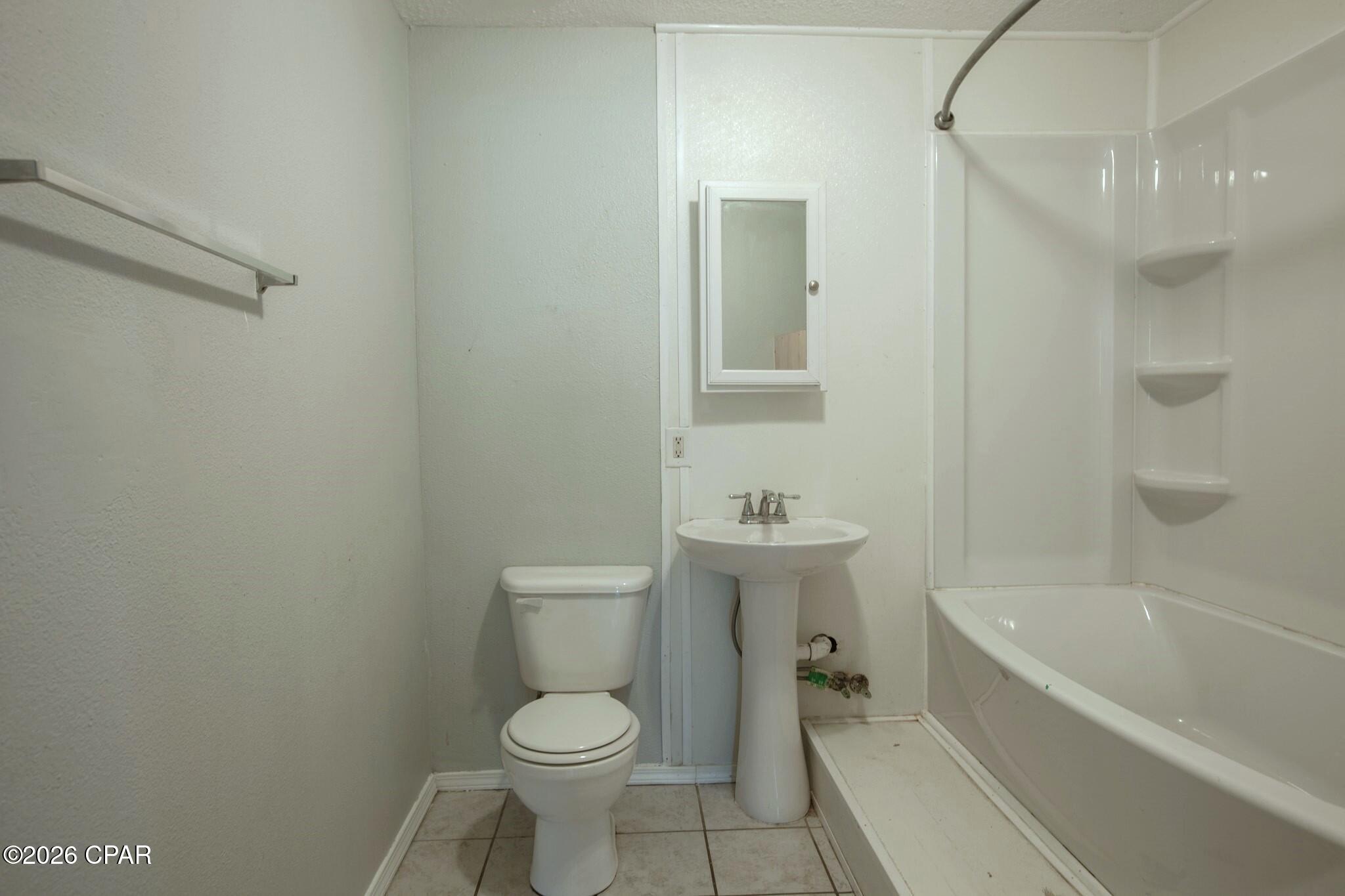 Baywood Shores Est Unit 2 - Residential Lease