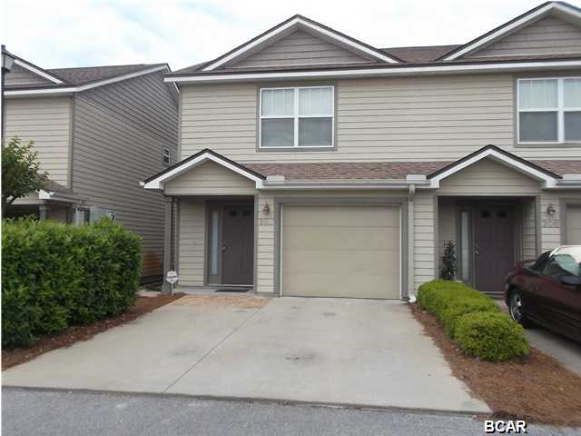 Cute townhouse in great location.