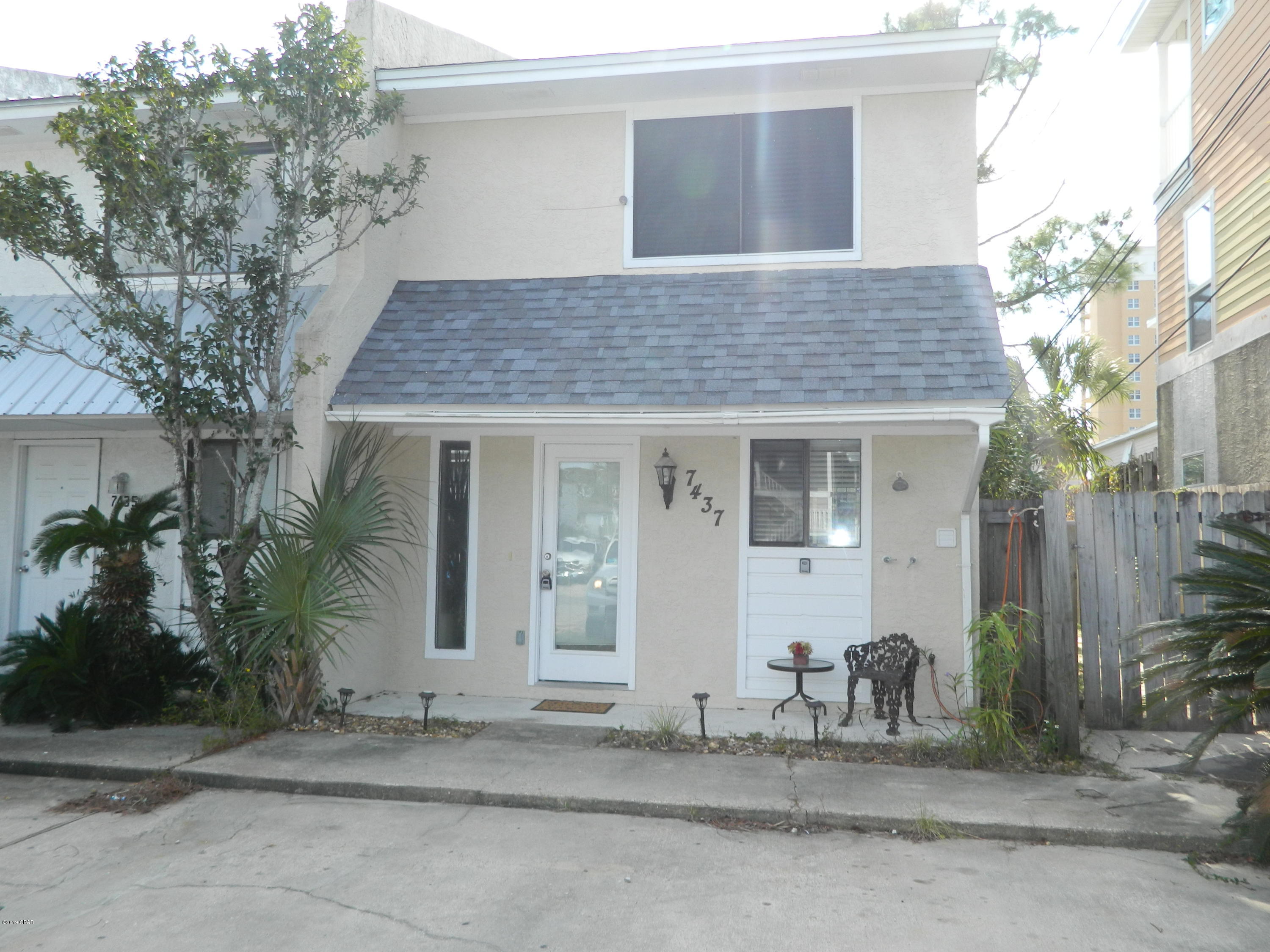 For rent. Furnished town home conveniently located off Thomas Drive and within walking distance to the beach. Interior features include tile downstairs and a gas fireplace in the living room. Master bedroom has a king size bed and features a balcony that overlooks the backyard. Guest bedroom has a full size bed. The backyard is fully fenced. Small dog negotiable with $250 non-refundable pet fee, no cats. Washer/dryer included.
