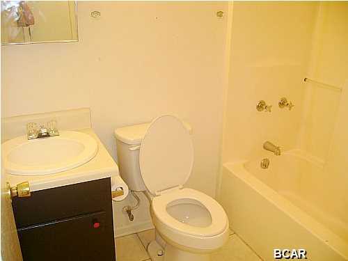 Great Central location! Fenced back yard, laundry connections, open floor plan, and all electric. Close to schools and shopping.