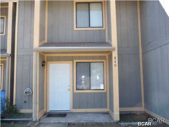 2 bedroom, 1.5 bath townhouse. Centrally located close to Tyndall AFB, Ship Yard, and Panama City. Garbage and Yard Care included.