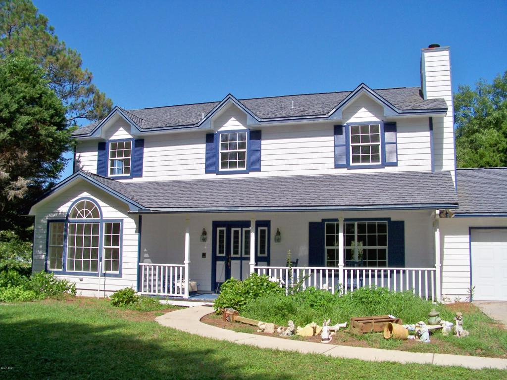 Great two story, three bedroom/two and half bath home in Lynn Haven's prestigious College Point area. Located on a quietcul de sac, yet close to shopping, restaurants, doctors, schools and employment centers. With over 2200 square feet thishome is perfect for a first time buyer or someone who needs a bit more space. Call your agent today to schedule a showing.All measurements, ages and room sizes are approximate. Please verify if important.