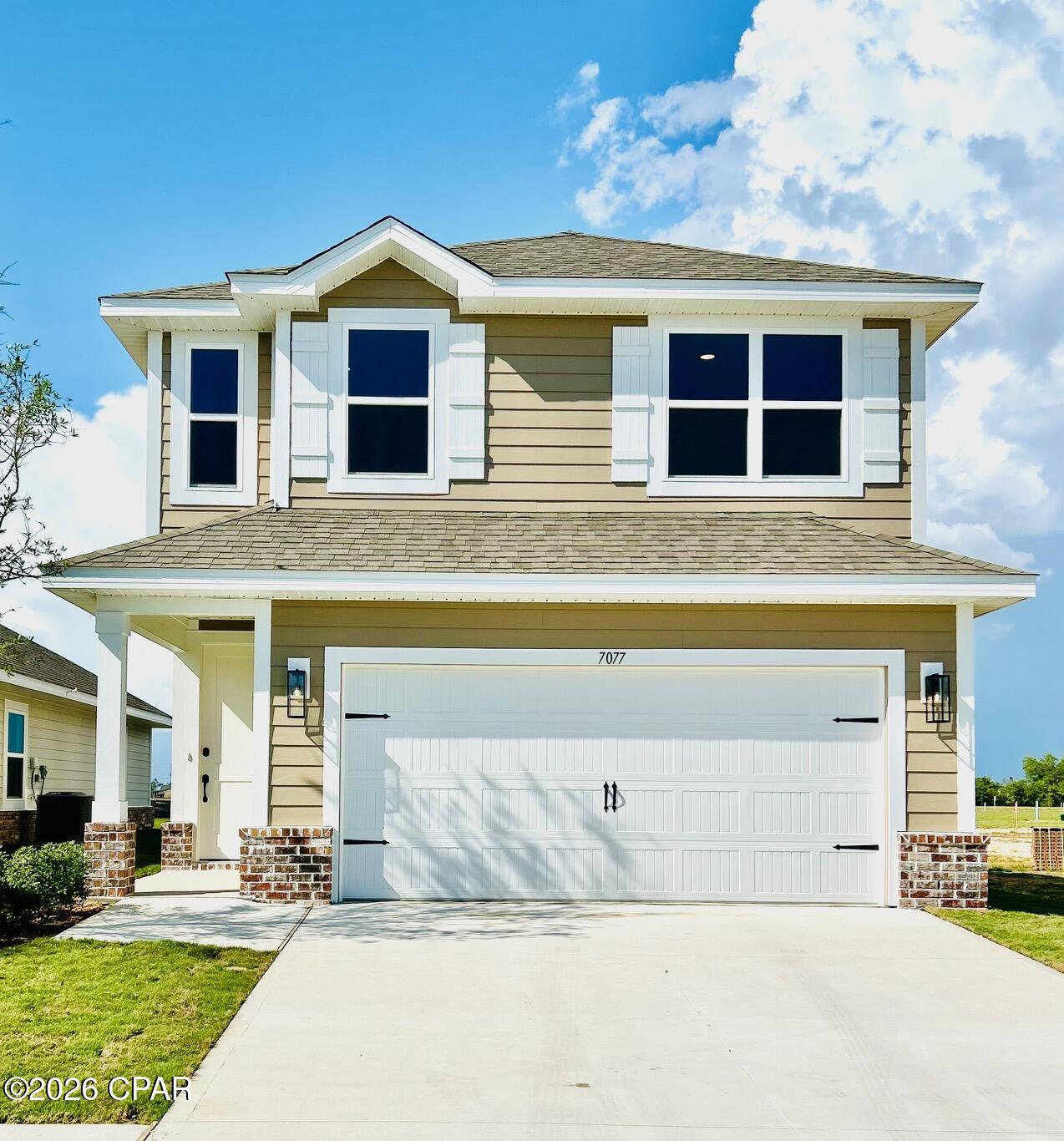 This home boasts a spacious open concept floorplan  with a large family room, dining area, and well -appointed kitchen with a large quartz island and pantry. The 2 story layout ensures privacy for the upstairs master suite, which includes a large walk in closet.