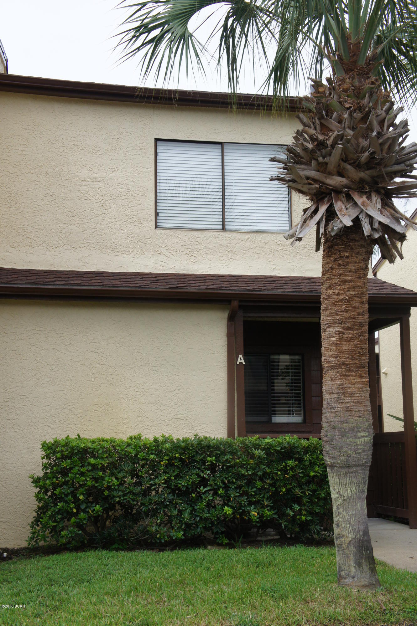 VACANT, EASY TO SHOW, AND MOTIVATED SELLER!  Absolute dream of a condominium.  This spacious 1208 square foot condo is decked out with the plushest furnishings, appliance package, premium laminate wood flooring, custom built-in kitchen cabinets, and the best view in Beachwalk (overlooks the pool and green space).  You are not going to believe the amount of time, detail, & thought put in to making this condo the best that Beachwalk has to offer.  Brand new hot water heater, newer stackable washer, new mattresses in each bedroom, new porch furniture, & the electronics package is included (all televisions, phones, etc.).  And, to top it all off, a brand new tile shower and master bathroom package for the most discerning buyer.  

Agents: please read compensation notes