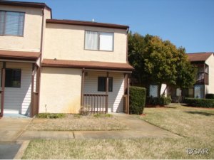 Portside Resort Townhomes located near Pier Park. Great townhome with many ammenities including tennis court and pools. This town home is only a few minutes from the beach. The unit has new carpet.