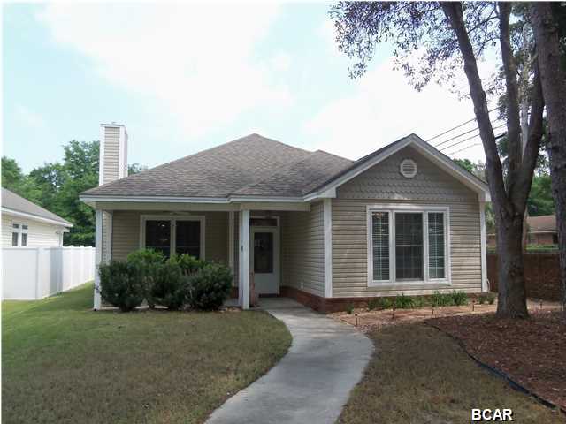 Immaculate home in popular Riverside Subdivision! This lovely, custom, 1-owner home offers a great open floor plan and features 3 bedrooms (split floor plan), 2 baths, oversized laundry room with utility sink, 16'' tile throughout the kitchen and great room. The kitchen is well planned with wood cabinetry, solid surface countertops, stainless appliance package and an oversized breakfast bar. Great room features trey ceiling and a gas fireplace. Master suite is large and has a lovely bath with his and her closets, double vanity, separate shower and jacuzzi tub. The Riverside Subdivision has open courtyards, over 1 mile of sidewalks, playground area, dock on Mill Bayou, fitness center, community room, basketball court and a large community pool. Come and see what this great home has to