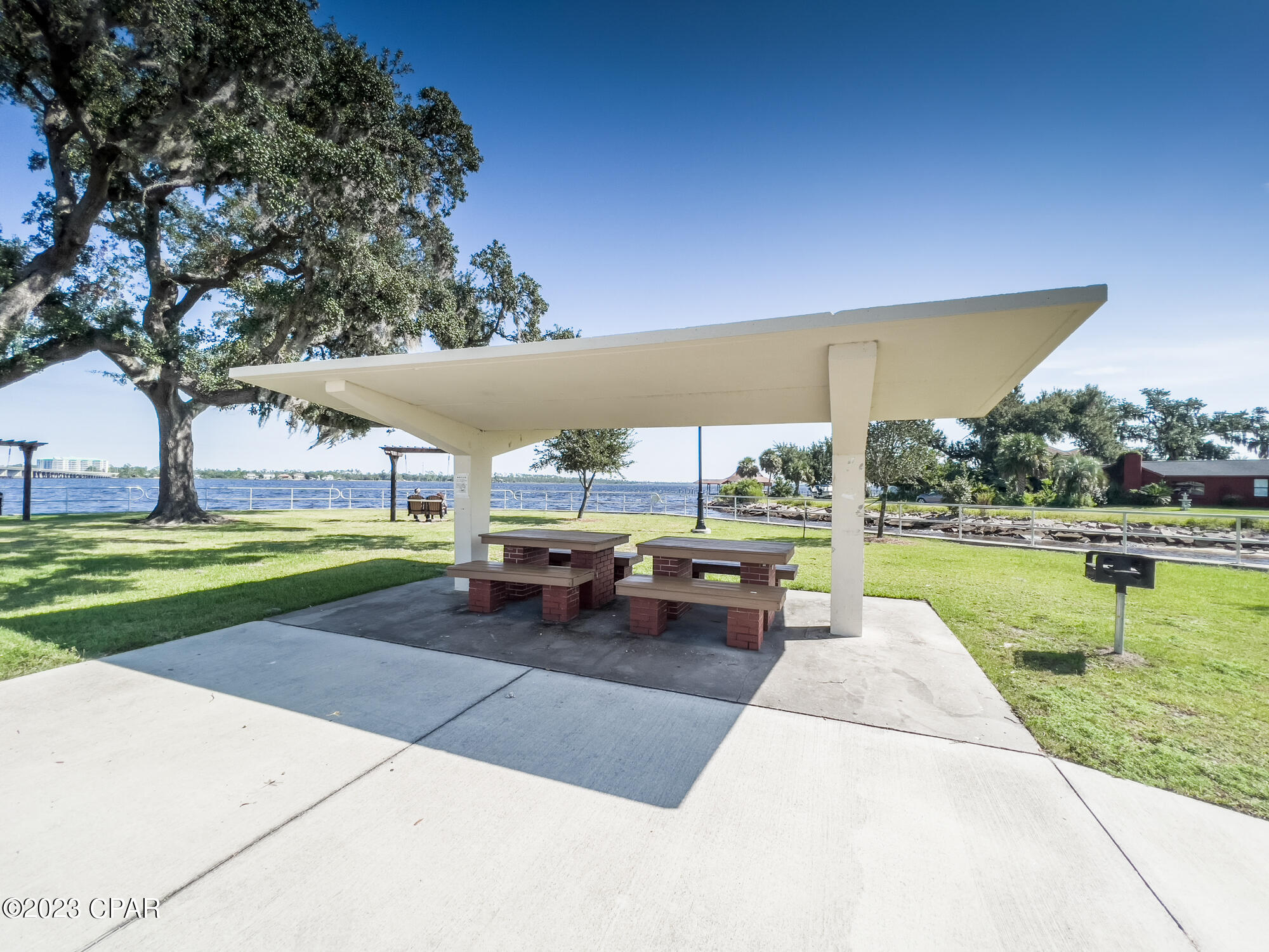 Bay Park Manor - Residential
