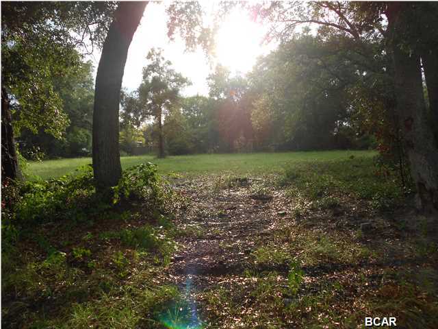 Residential vacant lot in a quiet neighborhood centrally located to all Panama City has to offer.