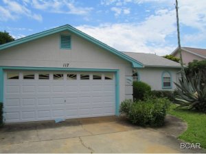 3 BEDROOM 2 BATH FURNISHED OR UNFURNISHED HOME WITH A 2 CAR GARAGE.FENCED BACK YARD. THIS HOME ALSO OFFERS A SUNROOM AND A HOT TUB IN THE BACK.
