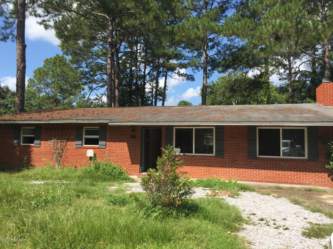 Single story 3 bedroom 1 and 1/2 bathroom home with 1,248 sqft of living space. This home is ready for your designs to come to life. This one is priced to sell. A must see!