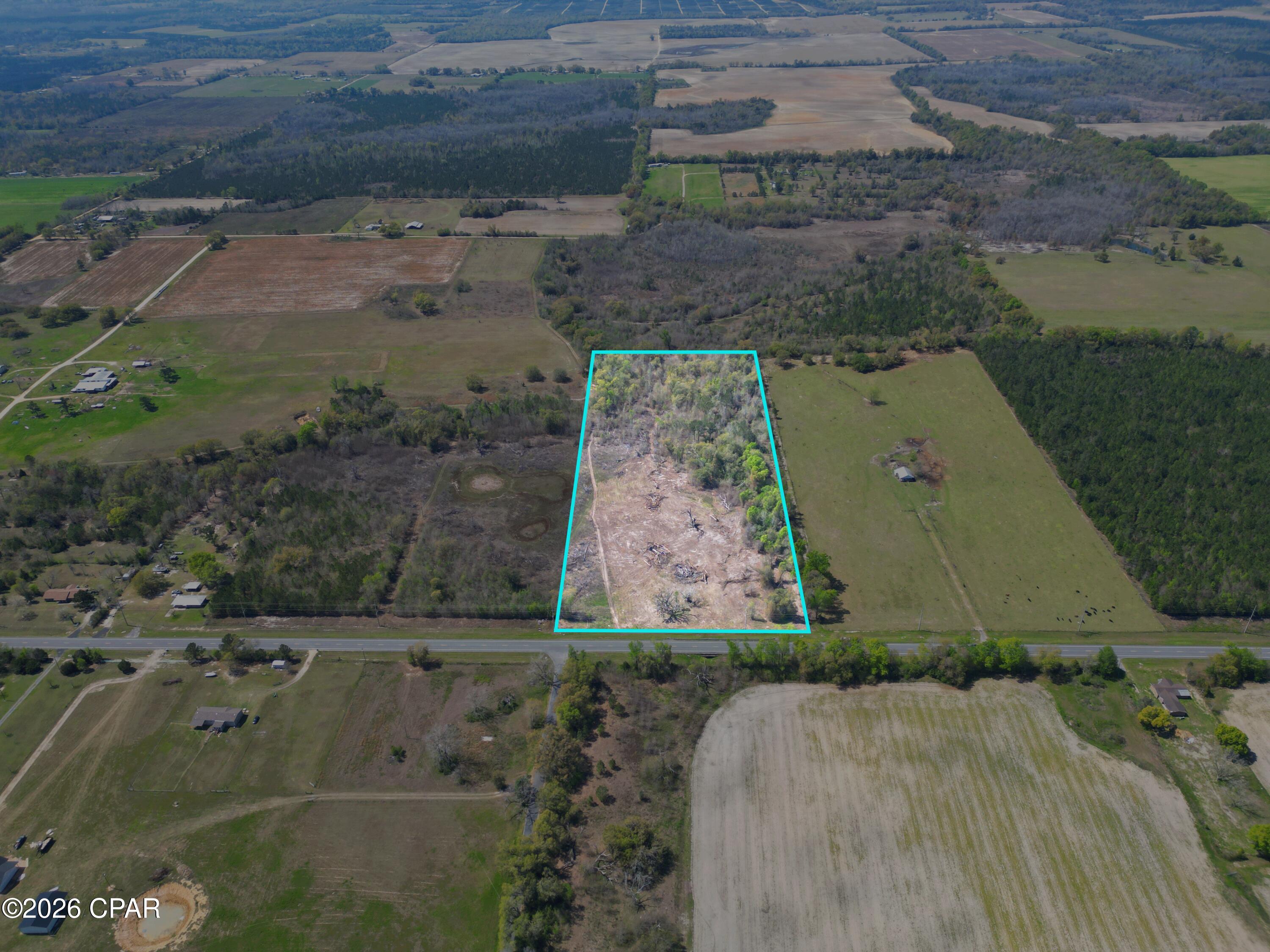 Vacant land in rural Jackson County Florida. Situated on paved hwy 69 with nearly a straight shot to Port St. Joe and the bay. Property is less within an hr to Dothan Alabama and Tallahassee FL. Large oak trees noted on property. Nice recreational piece. Recent fire breaks installed. Come enjoy the peace and quiet of rural Florida and make this blank slate your dream property. Outlines on pictures are property line estimates. All measurements are approximate.