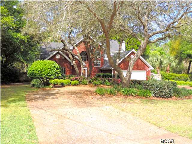 The Lot directly to the right is not part of this sale, Fence will be moved to close in the right side and deck will be shortened aprox. 3-4'.Grand Executive home located in established Kings Point! 4BR 3.5 Bath brick home, which includes the bath located in the Pool House, as soon as you walk through the front door you will see why this is such an awesome home! The entrance has a Two story open Foyer with a grand staircase, and most first floor ceiling are 11' high, breath taking. Formal dining room, library/office, a great room to the right that is open to the kitchen and florida room and the master bedroom is just to the left as you walk-in the front door. Master bedroom has its own ensuite, a large walk-in closet and a renovated huge shower.Kitchen looking out to the great room.