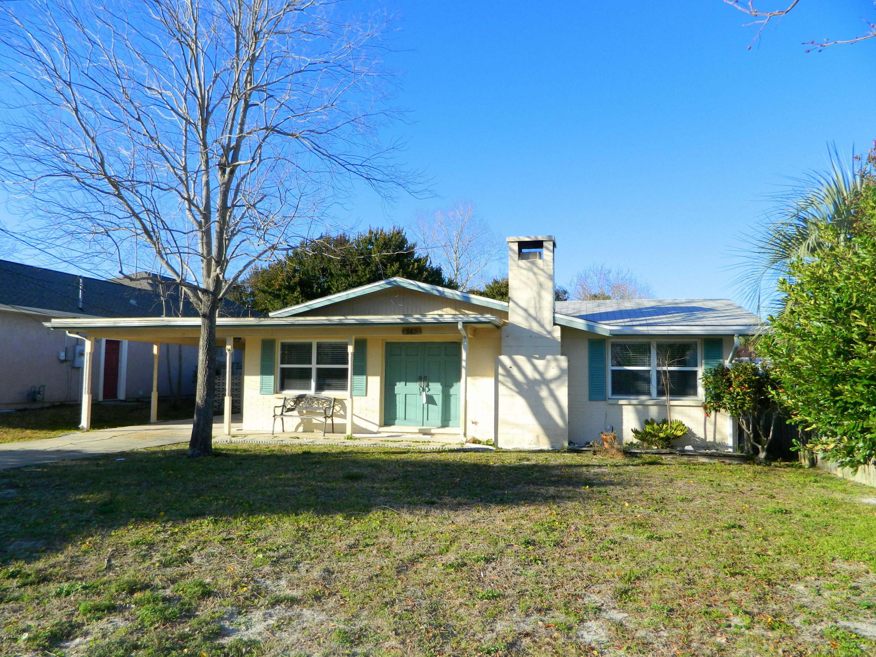 Recently remodeled home on west end of the beach. Renovations include new tile flooring and fresh paint throughout the house. Kitchen features stainless appliances and a gas range. Fully fenced backyard with 2 separate storage sheds. Pet negotiable with $250 non-refundable pet fee/pet. Washer/Dryer hookup. Less than 1/2 mile to the closest beach access.