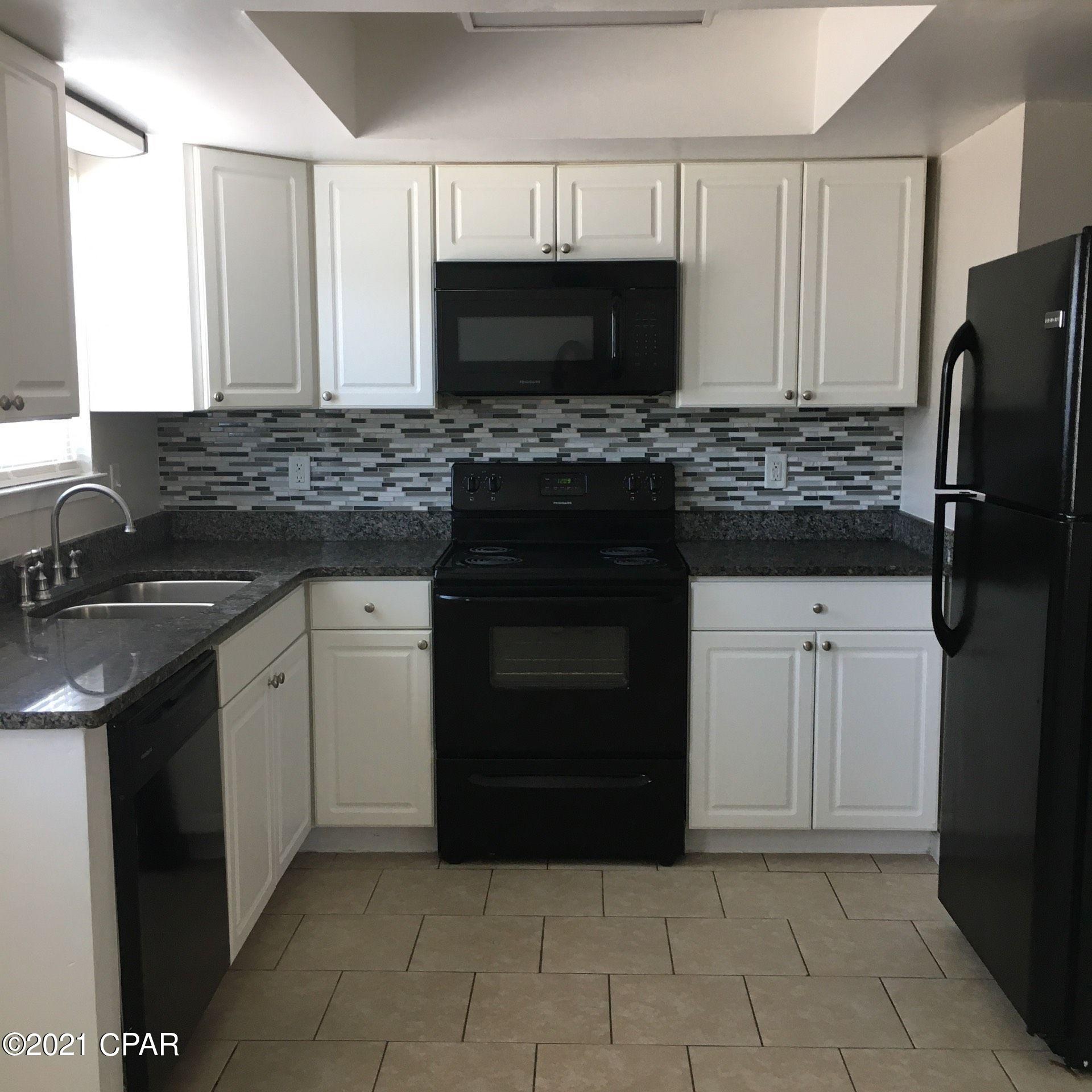 *EAST GARDEN APARTMENTS*



This apartment offers 2 Bedrooms and 2 baths, located in Springfield. Downstairs unit with an open kitchen with granite counter-tops and all-electric appliances. Bathrooms have granite counter-tops as well. W/D hookups.



*No Pets*