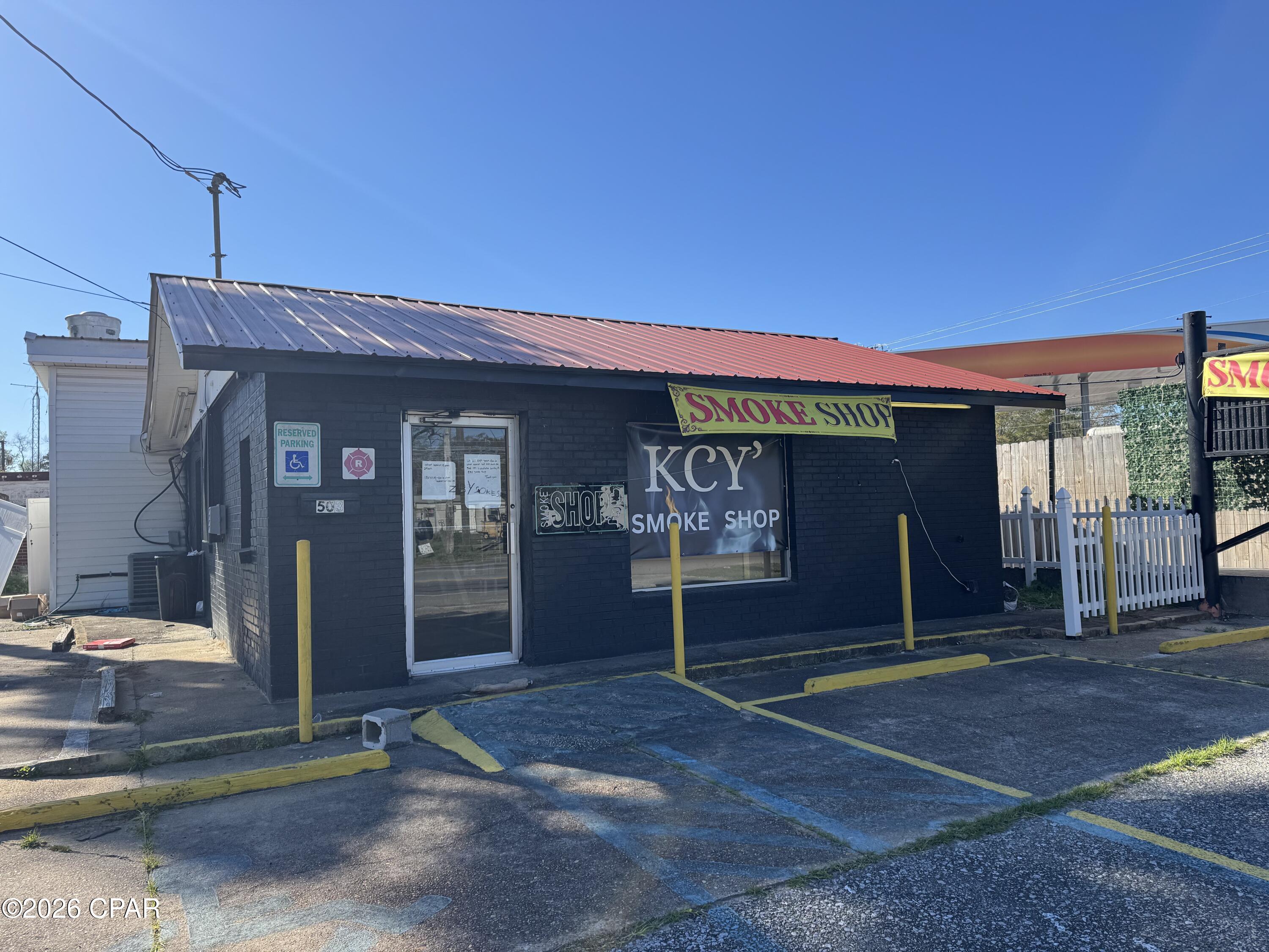 Location ,Location , Location ,this commercial building is in a great location , it is currently a smoke shop , contents can be purchased separate from building if interested. This building has potential, if you were wanting to start your own small business this could be for you.