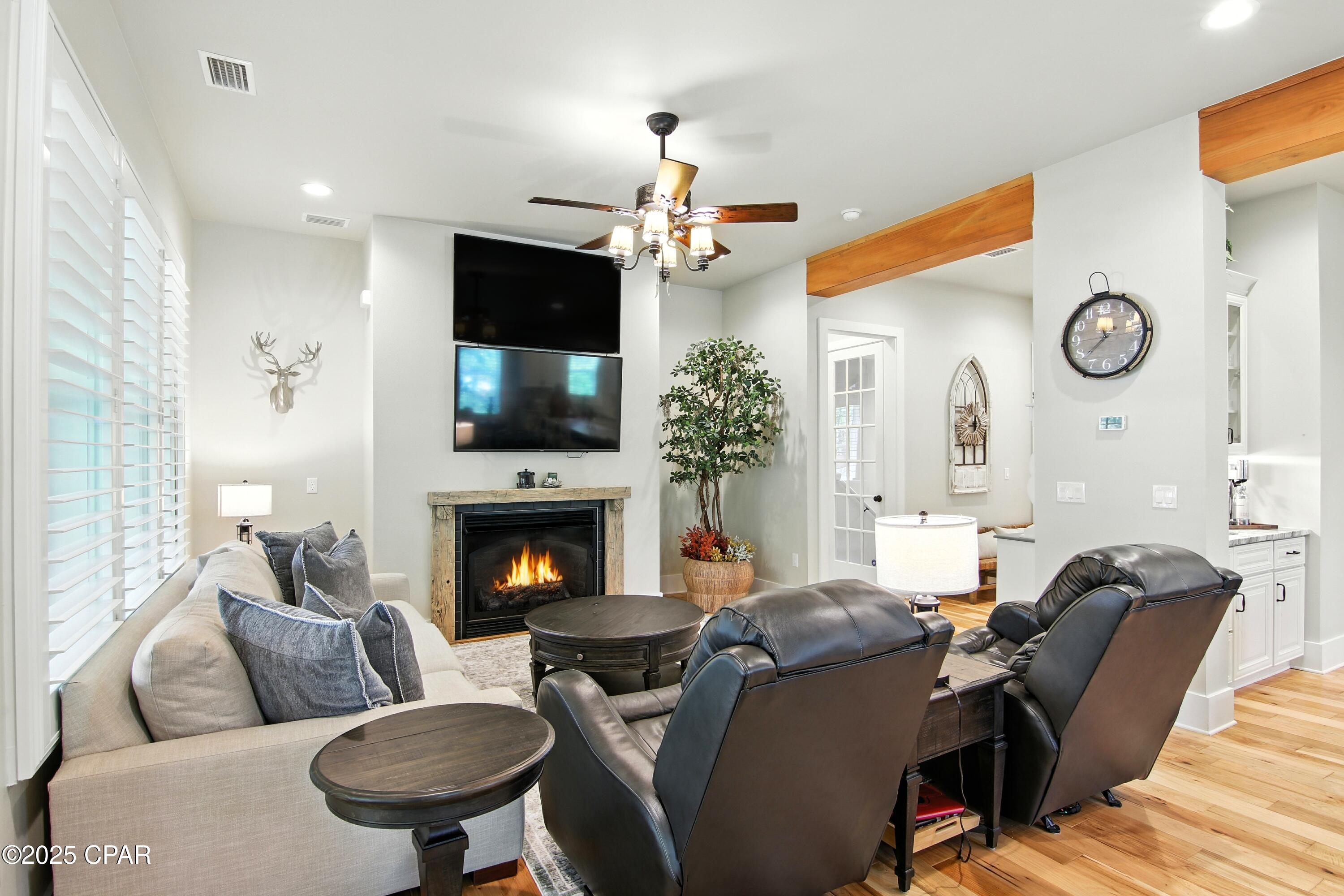 Twin Oaks 1st Add - Residential