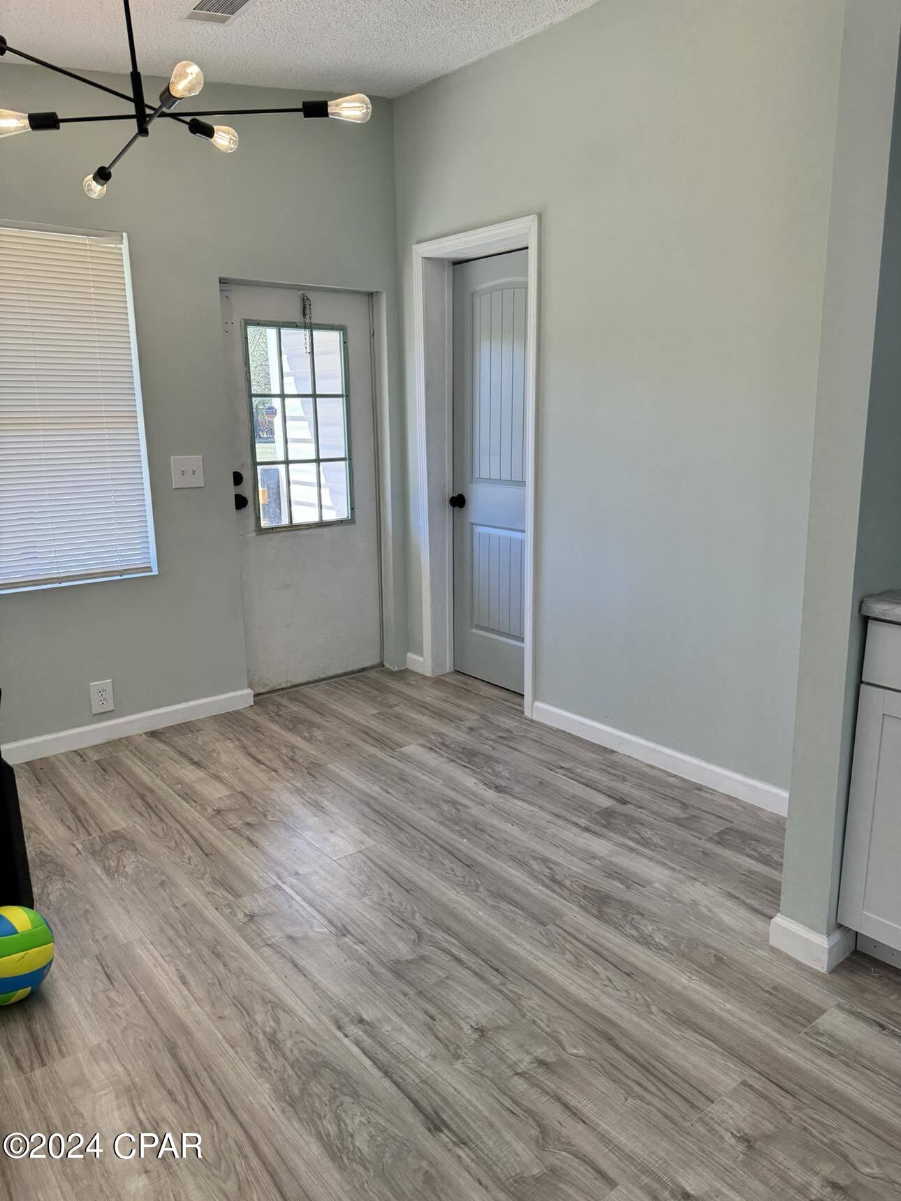 Woodview Est 1st Add - Residential