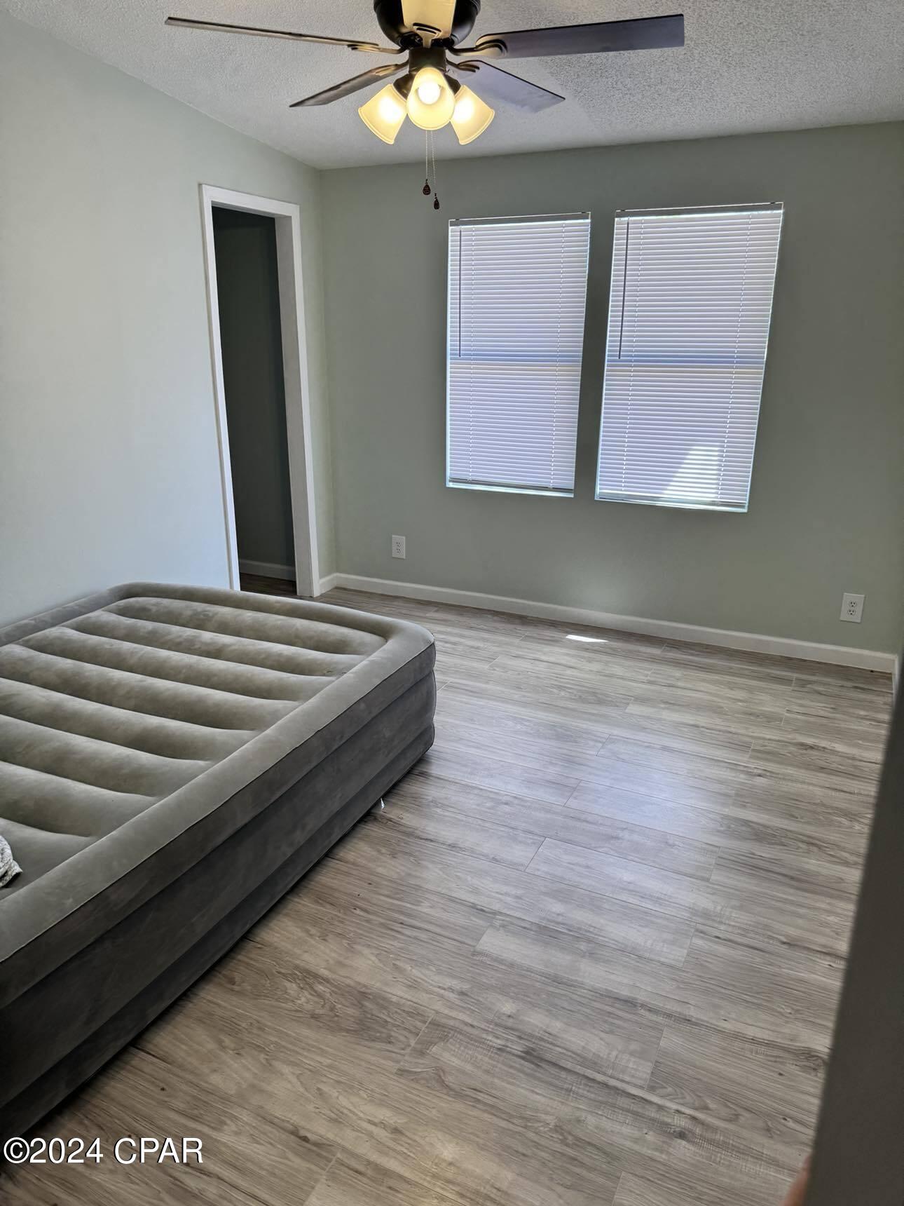 Woodview Est 1st Add - Residential