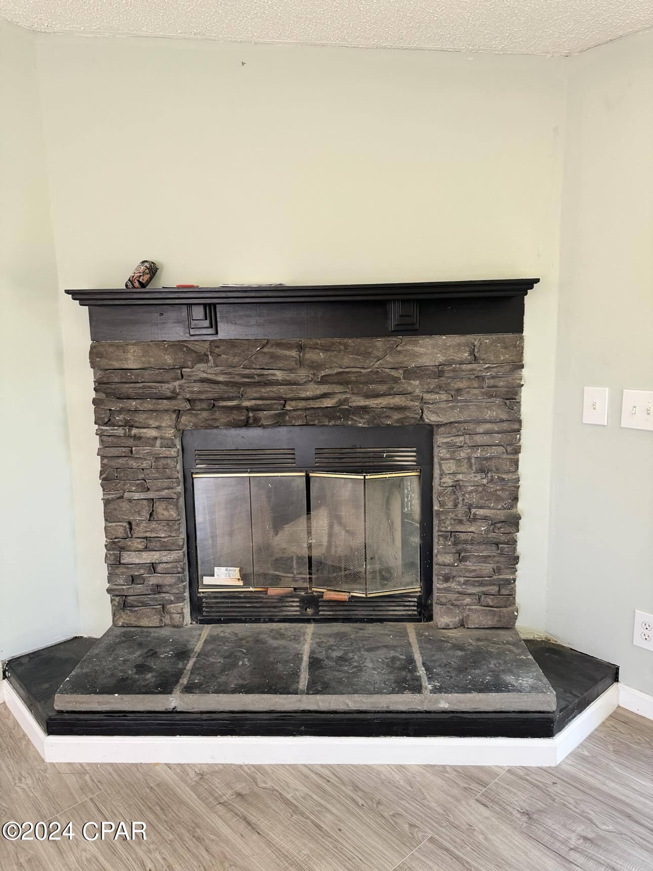 Woodview Est 1st Add - Residential
