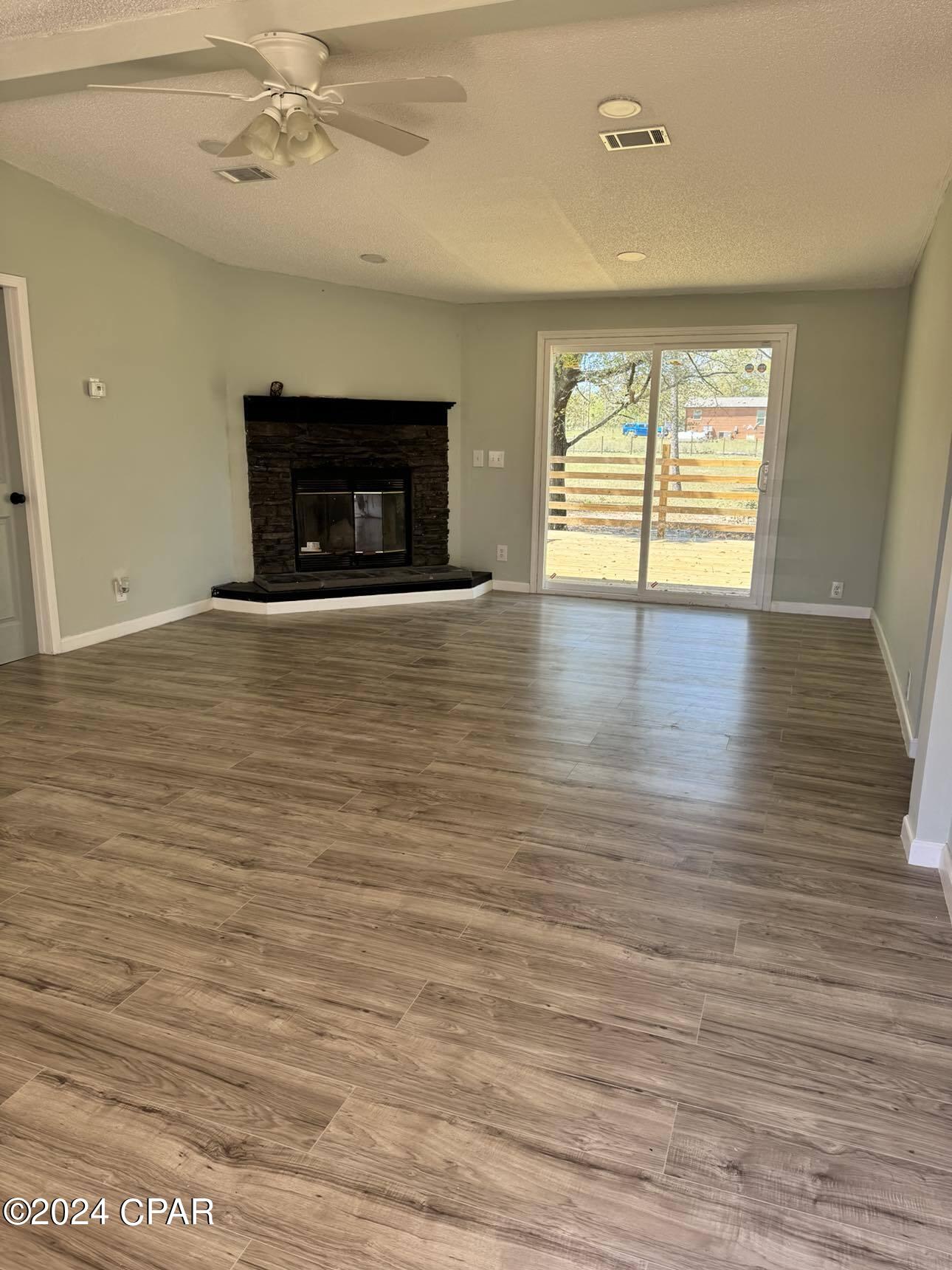 Woodview Est 1st Add - Residential