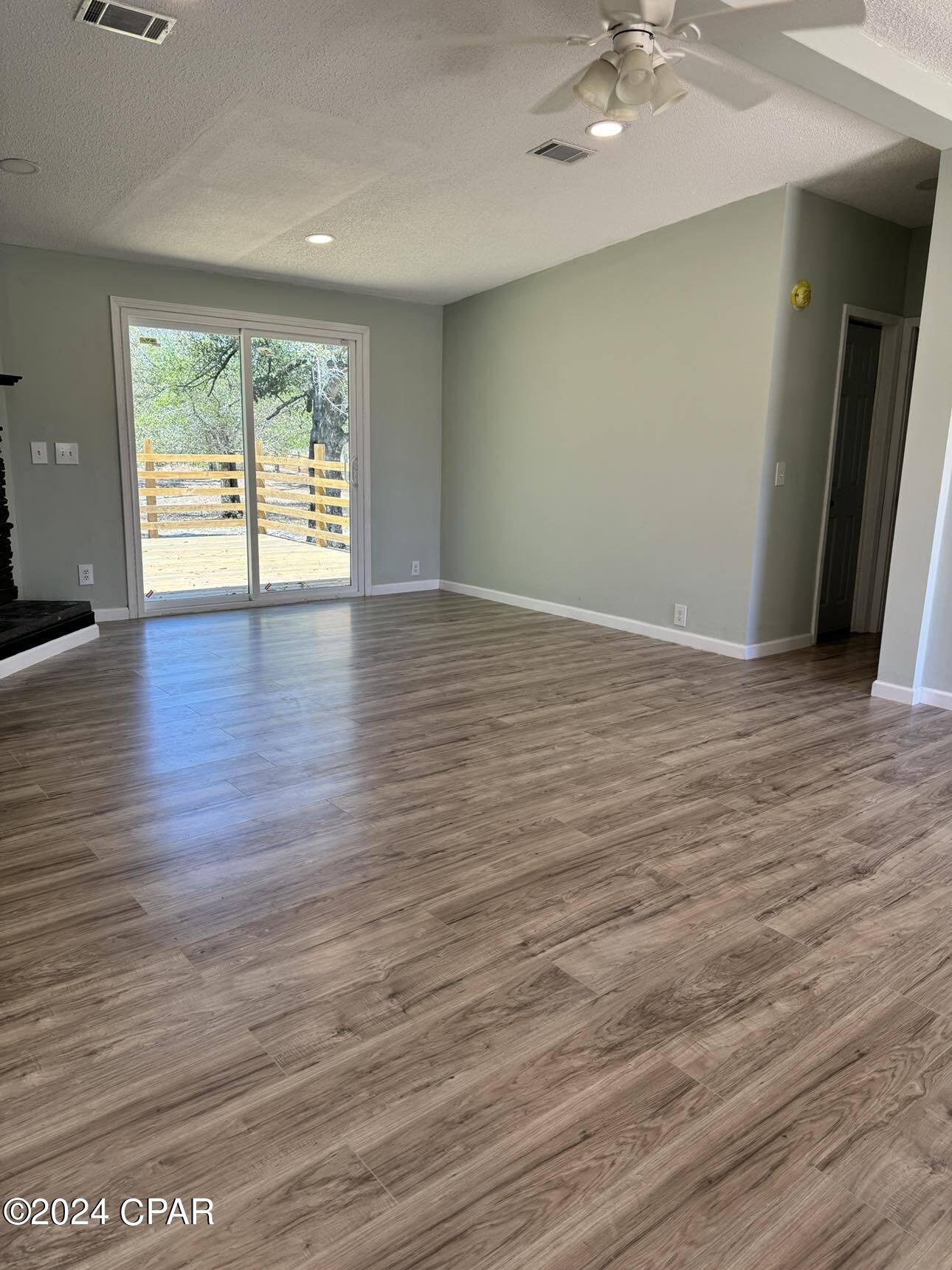 Woodview Est 1st Add - Residential
