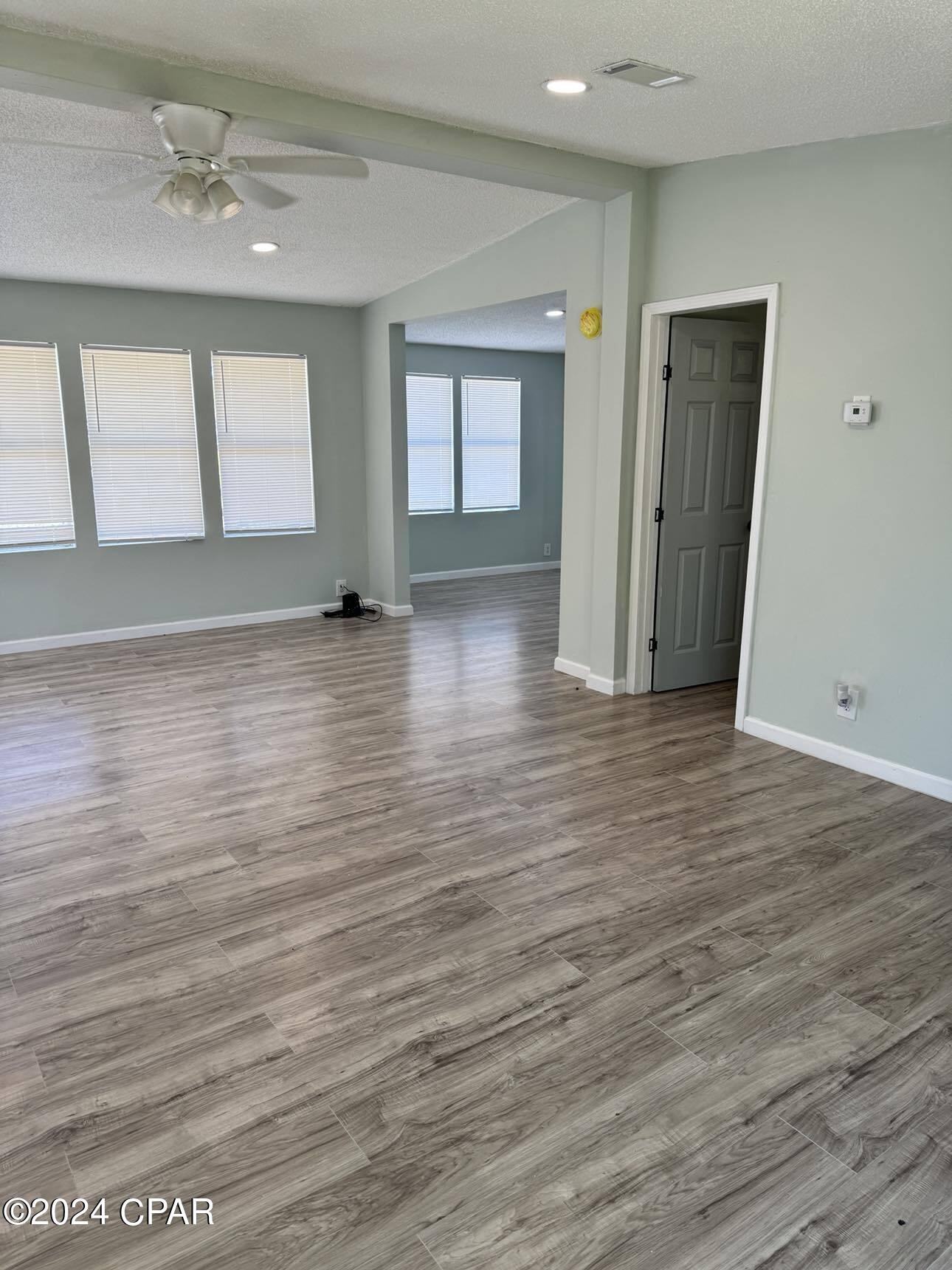 Woodview Est 1st Add - Residential