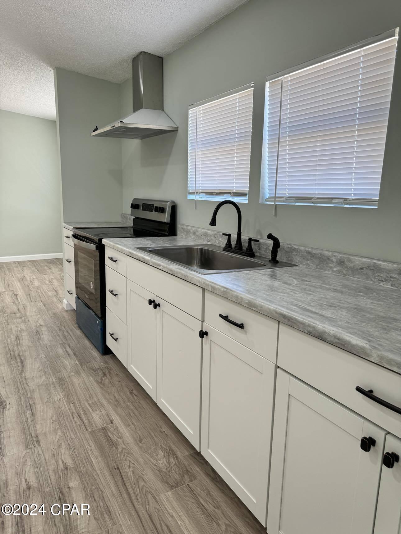 Woodview Est 1st Add - Residential