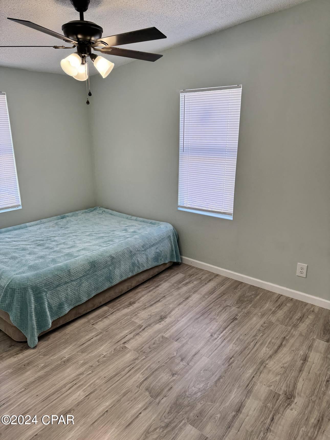 Woodview Est 1st Add - Residential
