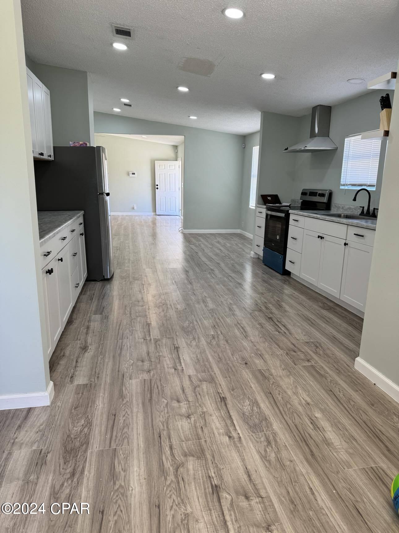 Woodview Est 1st Add - Residential