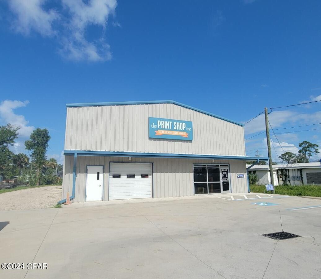 Furnished or Unfurnished Professional Office Suite available upstairs on the 2nd floor, inside the new The Print Shop business located off Front Beach Rd near the Beach Shopping Center. This space is perfect for a variety administrative uses or a startup satellite office. 
 The Suite consists of 2 offices and approximately 320 SF. Rent includes- electric, water/sewer, garbage, and Wi-Fi. Plus there is waiting area, and community shared conference/break room with TV screen that can be utilized for presentations & zoom meetings.  $950 per month.  This price is for one suite only with the possibility of additional office space available.  Call to schedule a tour!