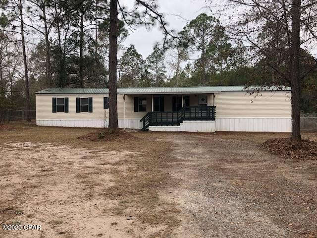 Mobile home on South Bear Creek Road, this property sits on a half acre lot at the end of a paved cul-de-sac and features a large master bedroom with his & her bathrooms and his & her walk-in closets.

*Lawn Service included*

*NO PETS*