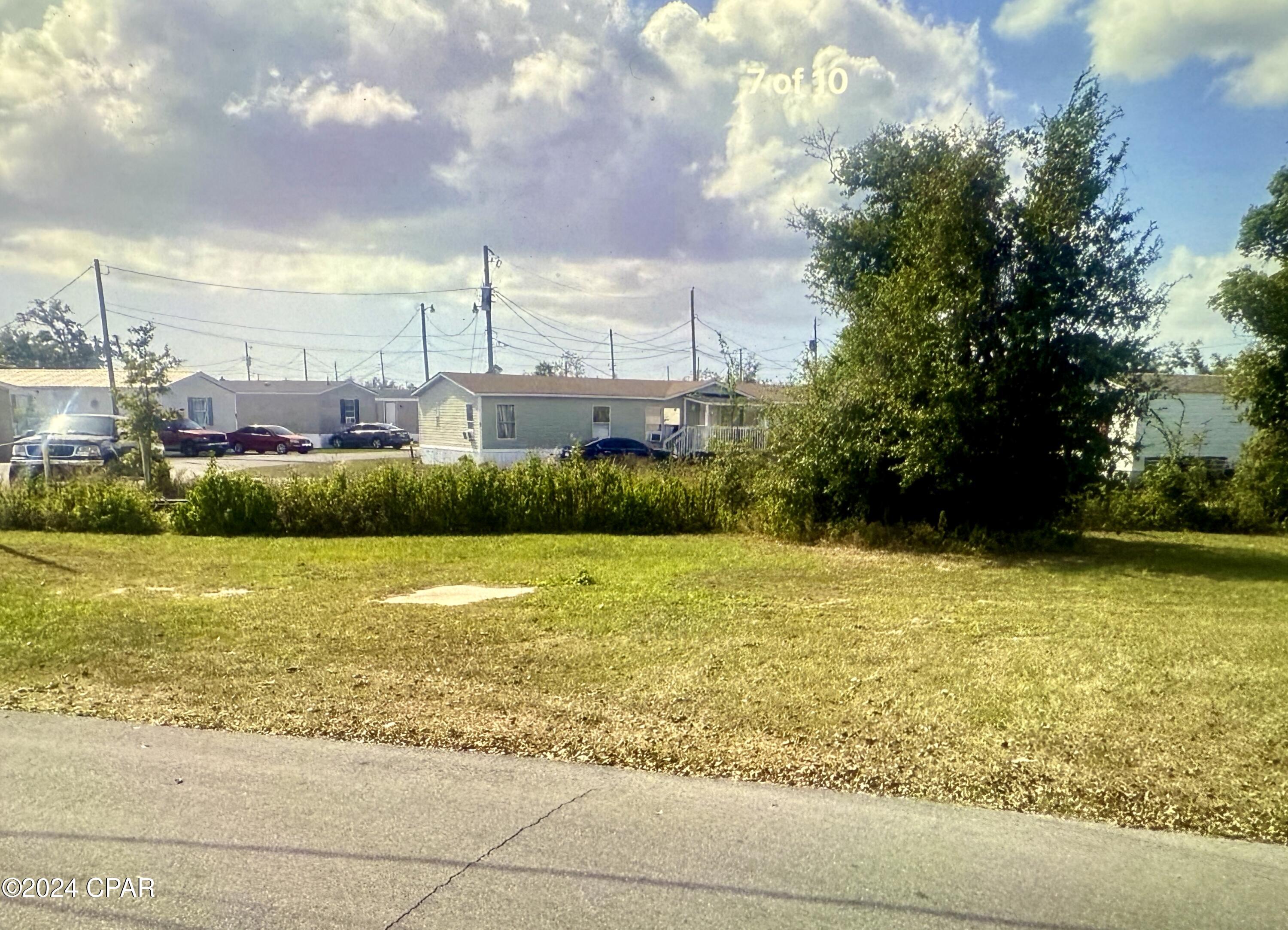 *OWNER FINANCING AVAILABLE!* Cleared 0.19 acre vacant lot in heart of Springfield. Zoning approved for Modular, Manufactured or Site Built homes. Power, city water and sewer are available.