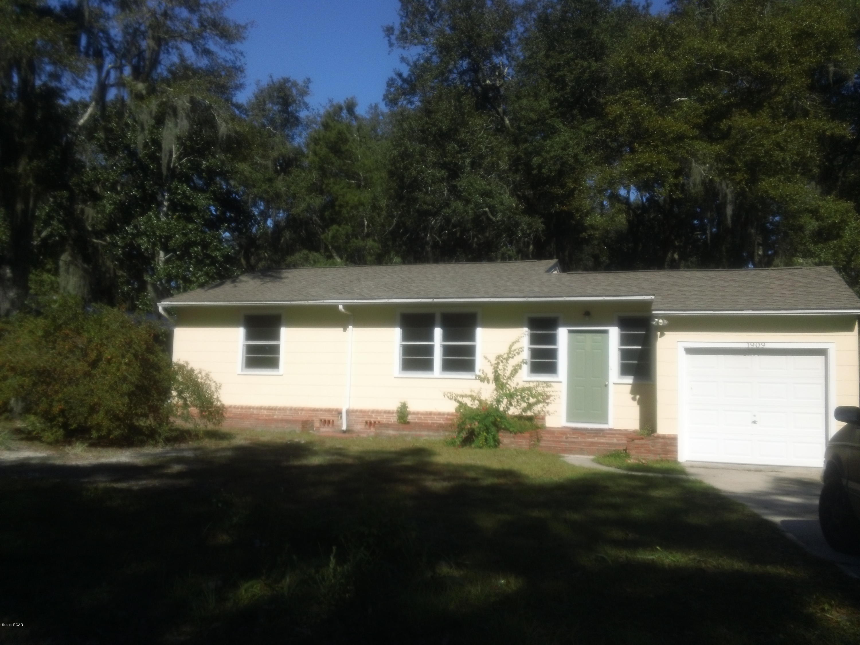 2/1 home centrally located in Panama City. All property sizes and ages are approximate, please measure and/or verify if important. 

School assignments are subject to change, please check with Bay County for most accurate information.

Deposit is the same as the rent.

Pets allowed with owner approval and NON REFUNDABLE pet fee applies per pet.  Breed restrictions apply.