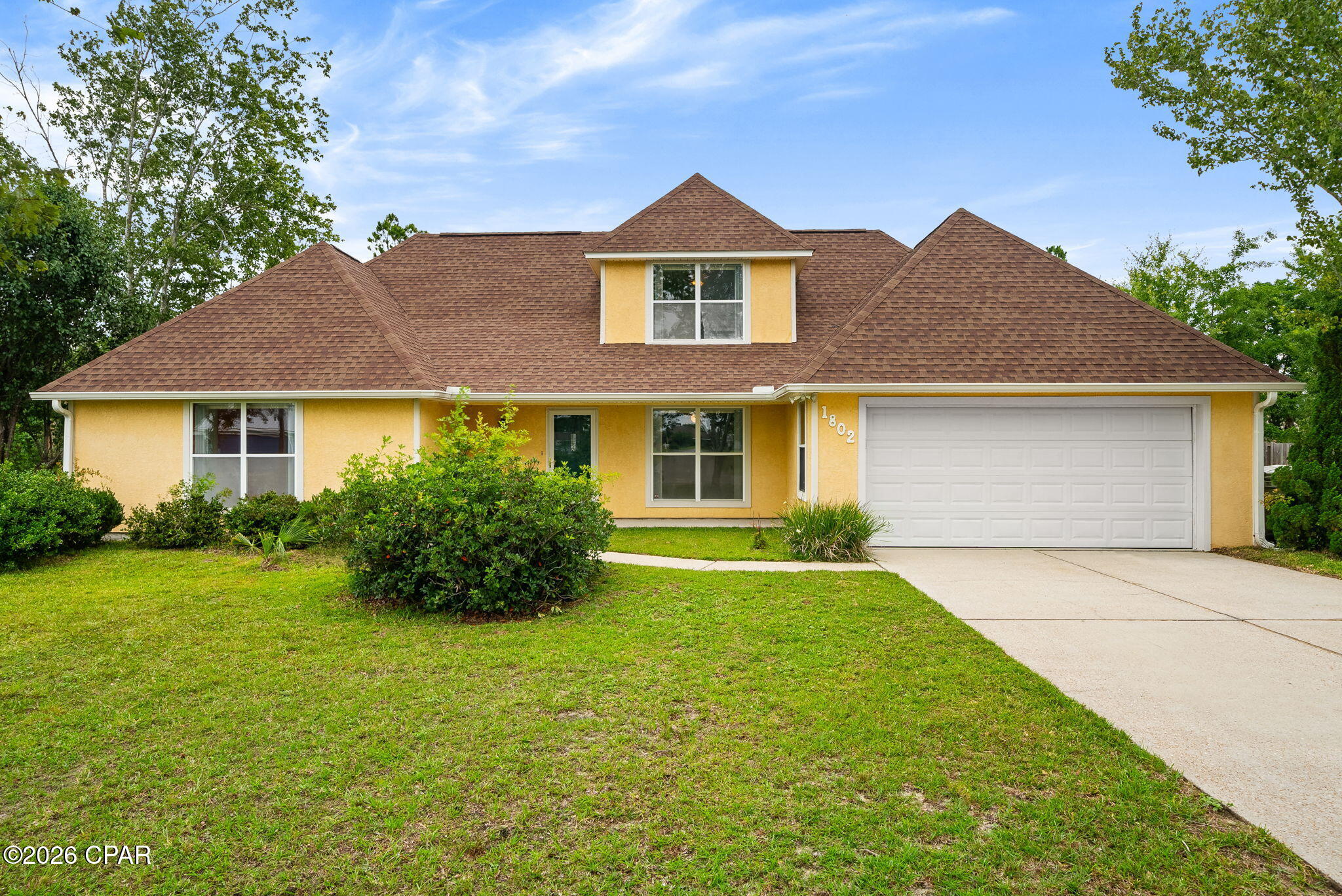NEW AC 6/26!!! This 4 bedroom 3 bath home is ready for a new owner to make it their own!  Close to everything you could ever need.  Yet located in the quiet neighborhood of Mowat Highlands.