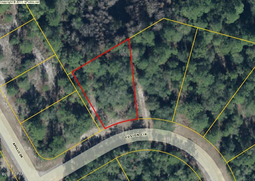 This is a beautiful, wooded lot on a culdesac, located in Sunny Hills Florida,off the main street.  This is a gorgeous community with lots of very nice lots and homes.  It is located near Sunny Country Club and Golf Course.  This lot is on a paved road a short distance from Highway 77, easy access to Panama City, the beaches and the North West Fl Airport.  This area boasts many smaller lakes in Sunny Hills that are great for fishing and recreation.
