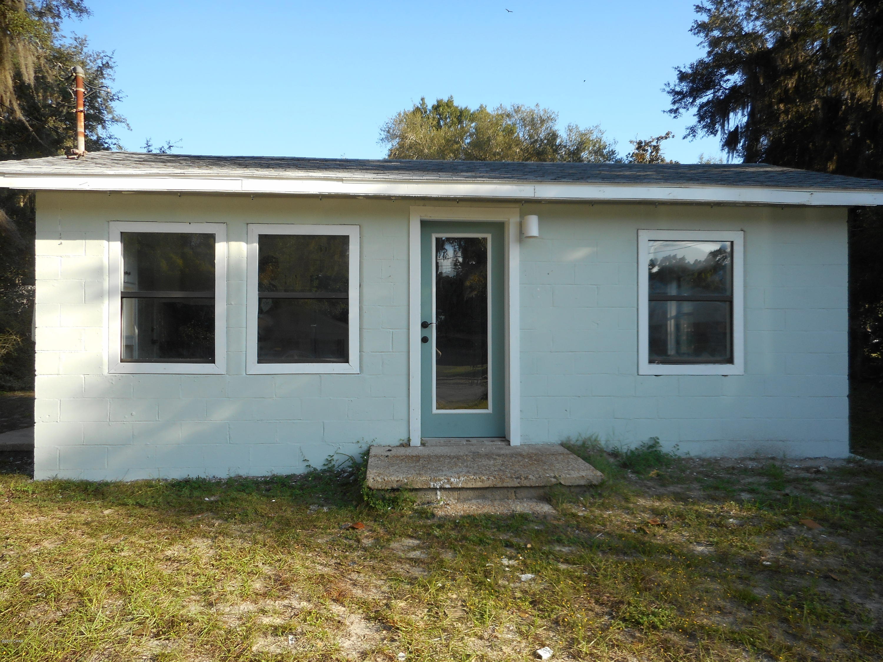Single story home located close to schools, shopping, dining, and TAFB. Laminate flooring throughout home.



All measurements are approximate