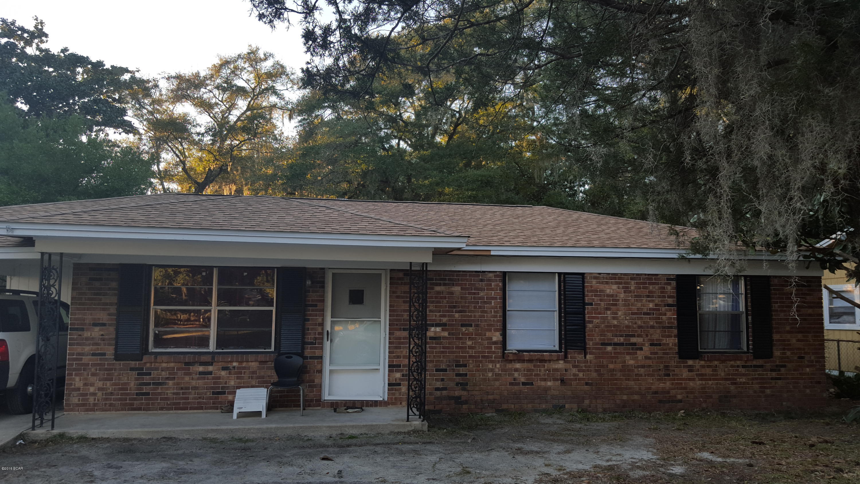 ****BRAND NEW 30/yr SHINGLE ROOF JUST INSTALLED THIS WEEK*******1/12/16 Great 3 bedroom brick home in Historic St Andrews. A/C is only 4 years old..Brand new laminate wood floor in the living room...Minutes to the Bay, Farmers market, Food, Marina, Shopping, Antiquing, Boating, Fishing.. Under the Oaks Park... Mardi Gras is held here...St Patty's Parade....Christmas Parade... Hunts Oyster bar....Captain's Table....Uncle Ernies.. Shrimp Boat.. so many Restaurants to choose from... Walk to the bay and fish or have your boat parked at the St Andrews Marina just up the street. Such a quiet Neighborhood.. Schools, Church all within walking distance....All Sizes are approx please measure if they matter to you...Hurry It's hard to find a place by the Bay for under $90,000.