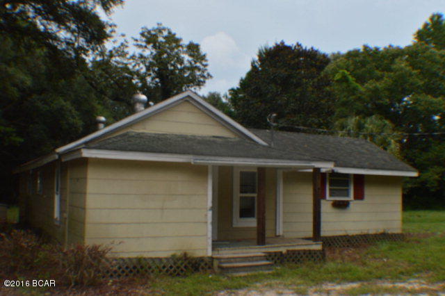 Calling all investors!!! Small home in country on 2.71 acres. Country living....2bedroom 1 bath with window ac and gas space heater. Room for horses and other animals. priced to SELL!!!!!!
