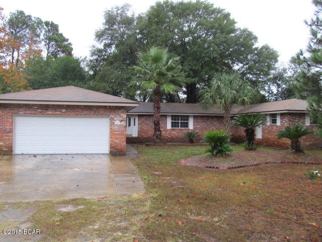 WATERFRONT-CANAL!

3BR 2.5BA HOME W/2 CAR GARAGE AND SCREEN PATIO.  THIS HOME HAS LOTS OF ROOM WITH A BONUS ROOM.  YOU CAN ENJOY YOUR BACKYARD AND FISH FROM THE CANAL.
