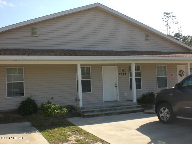 Great 2 bedroom 2 bath duplex unit located in the North Lagoon area, and only a short distance to the beach.  This unit features a quaint dining room at the entry, vaulted ceiling in the living room, and small patio off of the master bedroom.