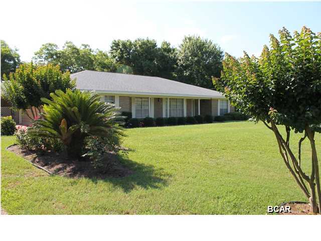 MAJOR PRICE REDUCTION - SELLER READY TO SELL!!!! Beautiful home in the coveted Kings Point neighborhood. This home has been cared for impeccably! Extremely large bedrooms and living areas. Large kitchen features stainless appliances that will convey upon request. Beautifully landscaped, very large front and back yard for children and animals. This home is a must see! Has irrigation well for sprinkler system. 2nd Bath also has double vanity. All measurements are approximate, please check for​​‌​​​​‌​‌​​​​‌​​‌​​​​‌‌ accuracy.