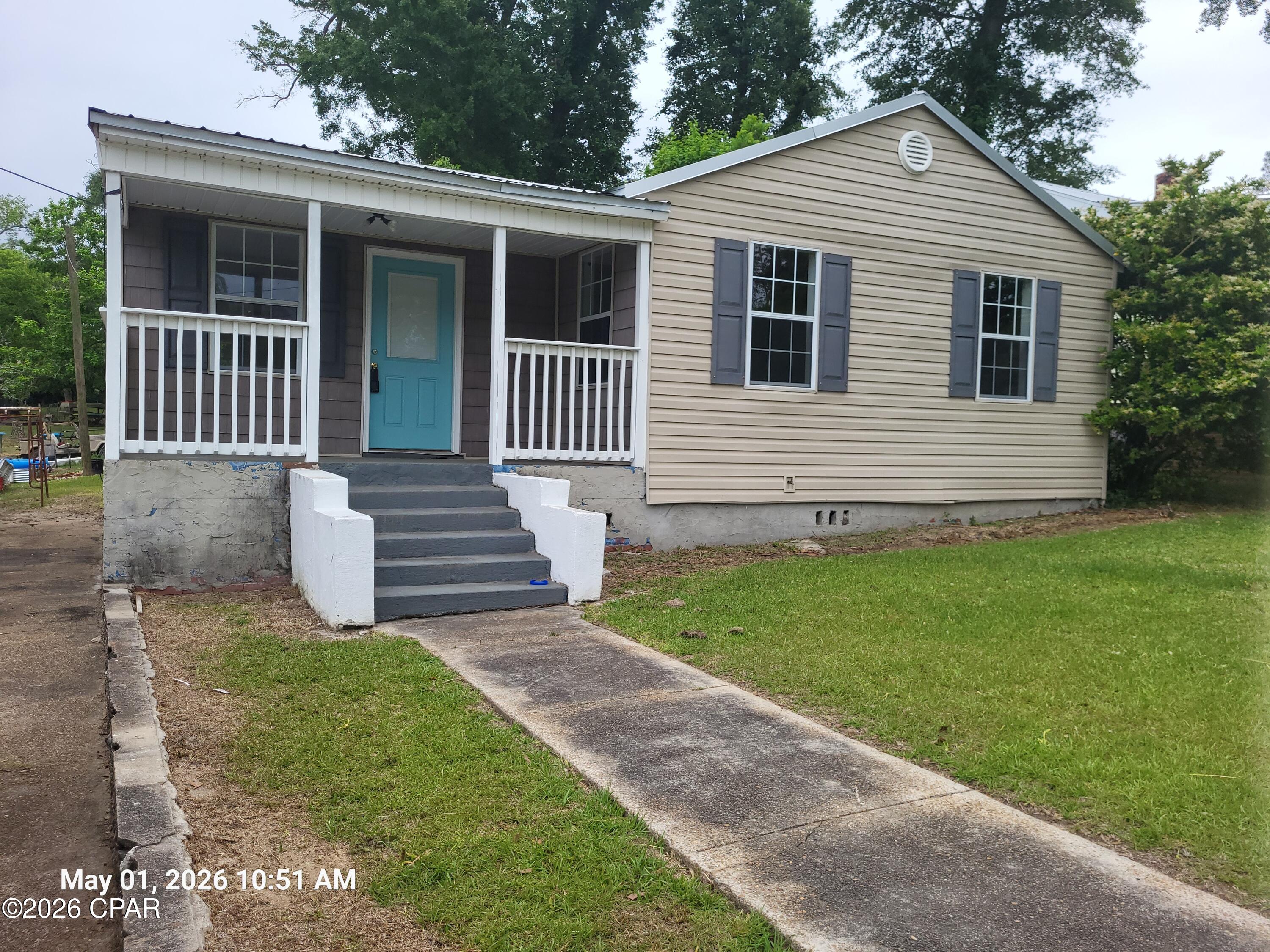 Check out this cute cottage home in the heart of Downtown Marianna.  This 3/2 home has had some upgrades within the past 6 years, including roof, wiring and interior upgrades.  3 Bedrooms, 1 Bath, dining area for kitchen and laundry room with washer and dryer.  Just a little touches from you will make this a great home.