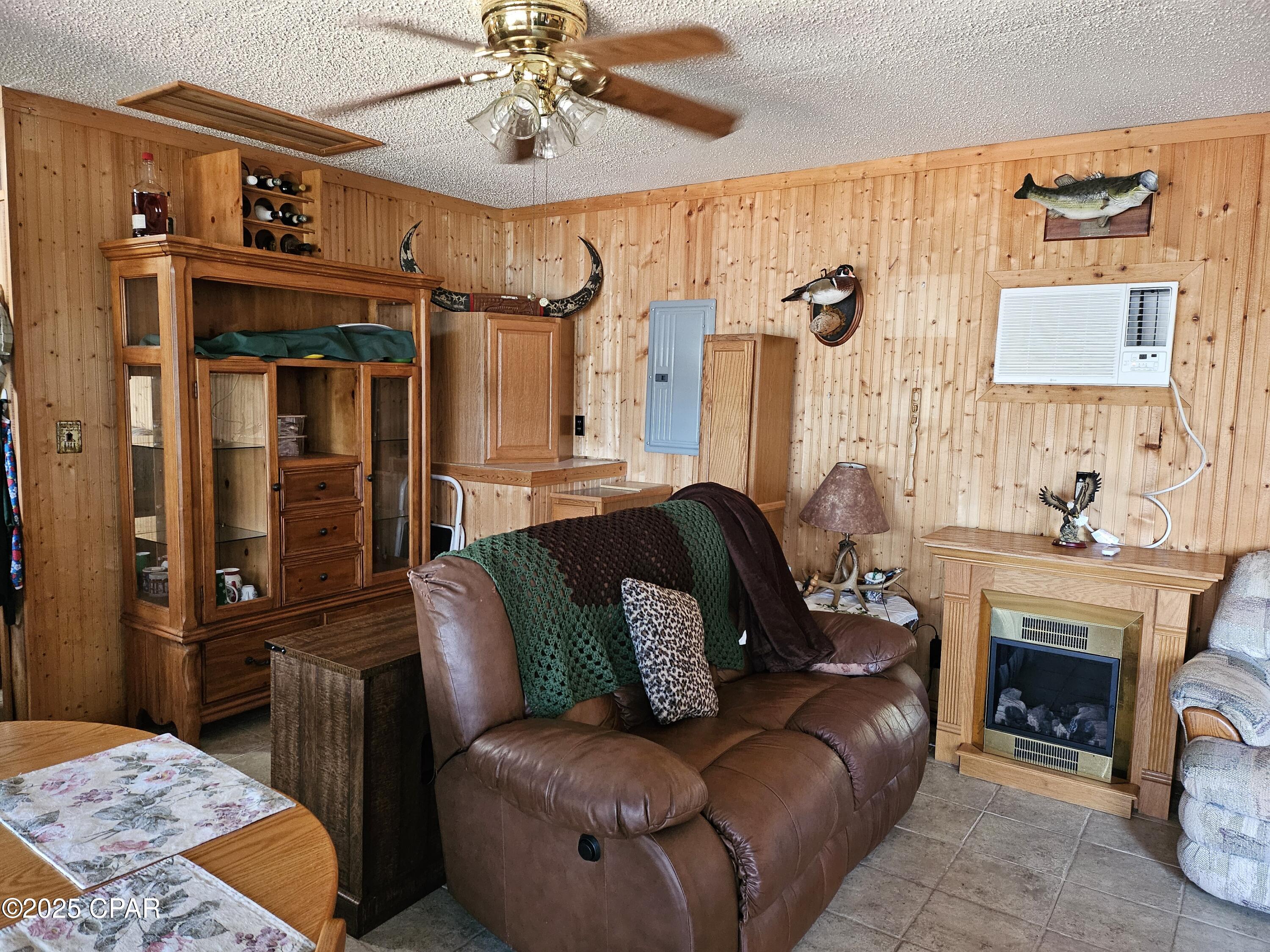Houseford Unit 1 - Residential