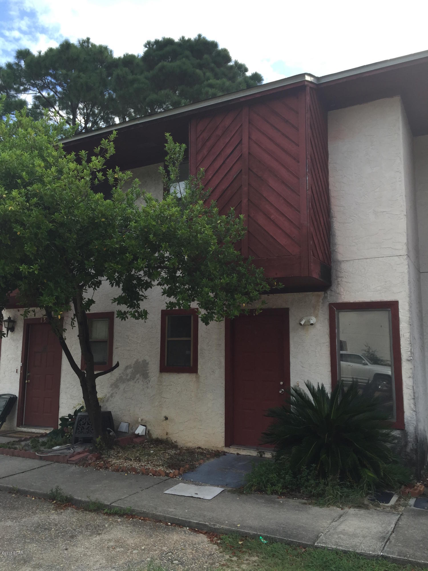 Investors take note!  This townhouse is centrally located in St. Andrews, just a short distance from Gulf Coast and FSU.  Townhouse is freshly painted, tiled throughout, with new fencing in the courtyard area. Jack and Jill bath upstairs between 2 master bedrooms, half bath downstairs.  Anticipated rents at $650-700/mo = CASHFLOW...  Call today!