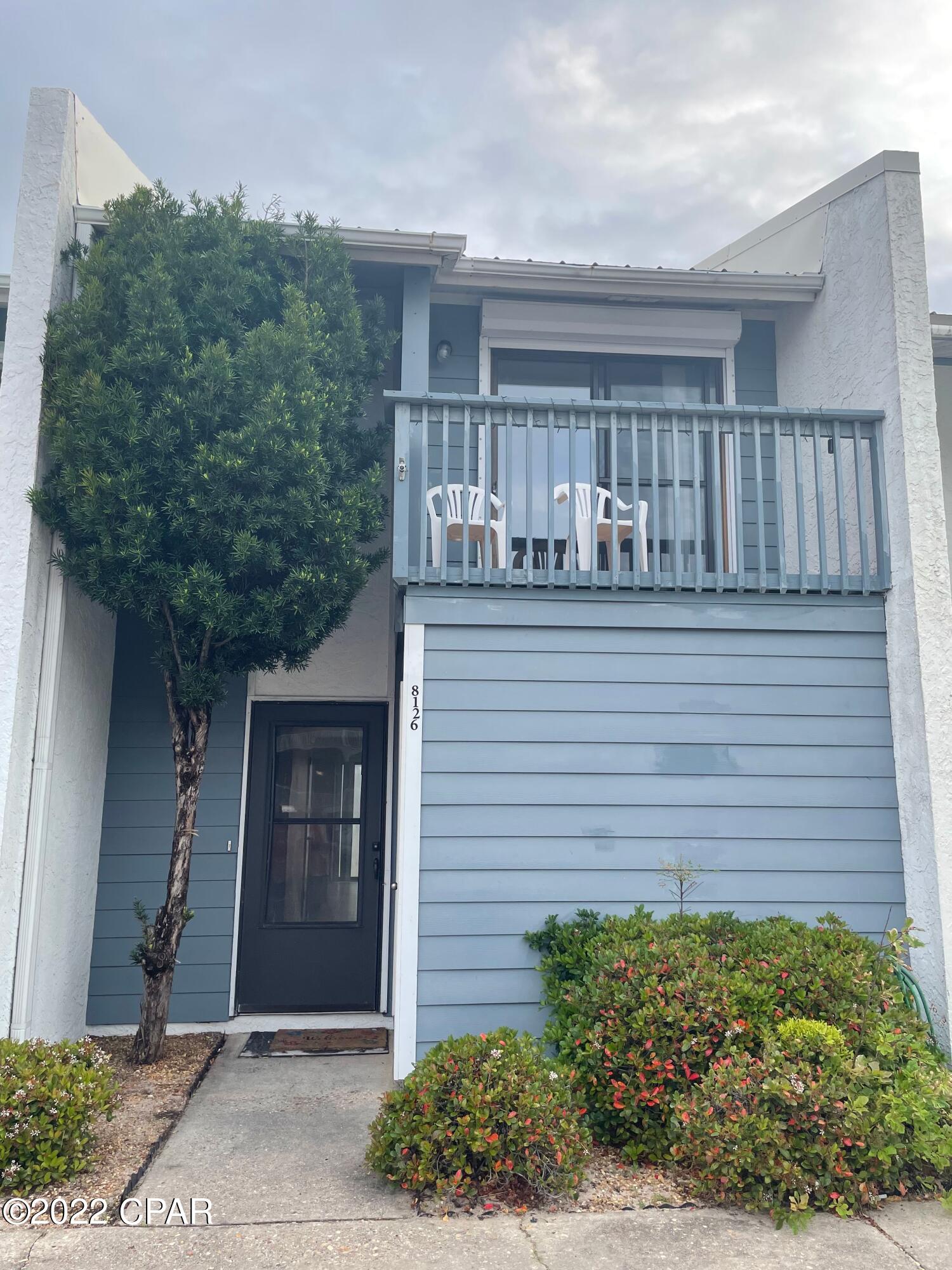ACROSS FROM THE GULF 2bd, 2ba Partially furnished townhouse right across the street from the Gulf. W/D included. Garbage included. Small pet nego, restrictions apply.