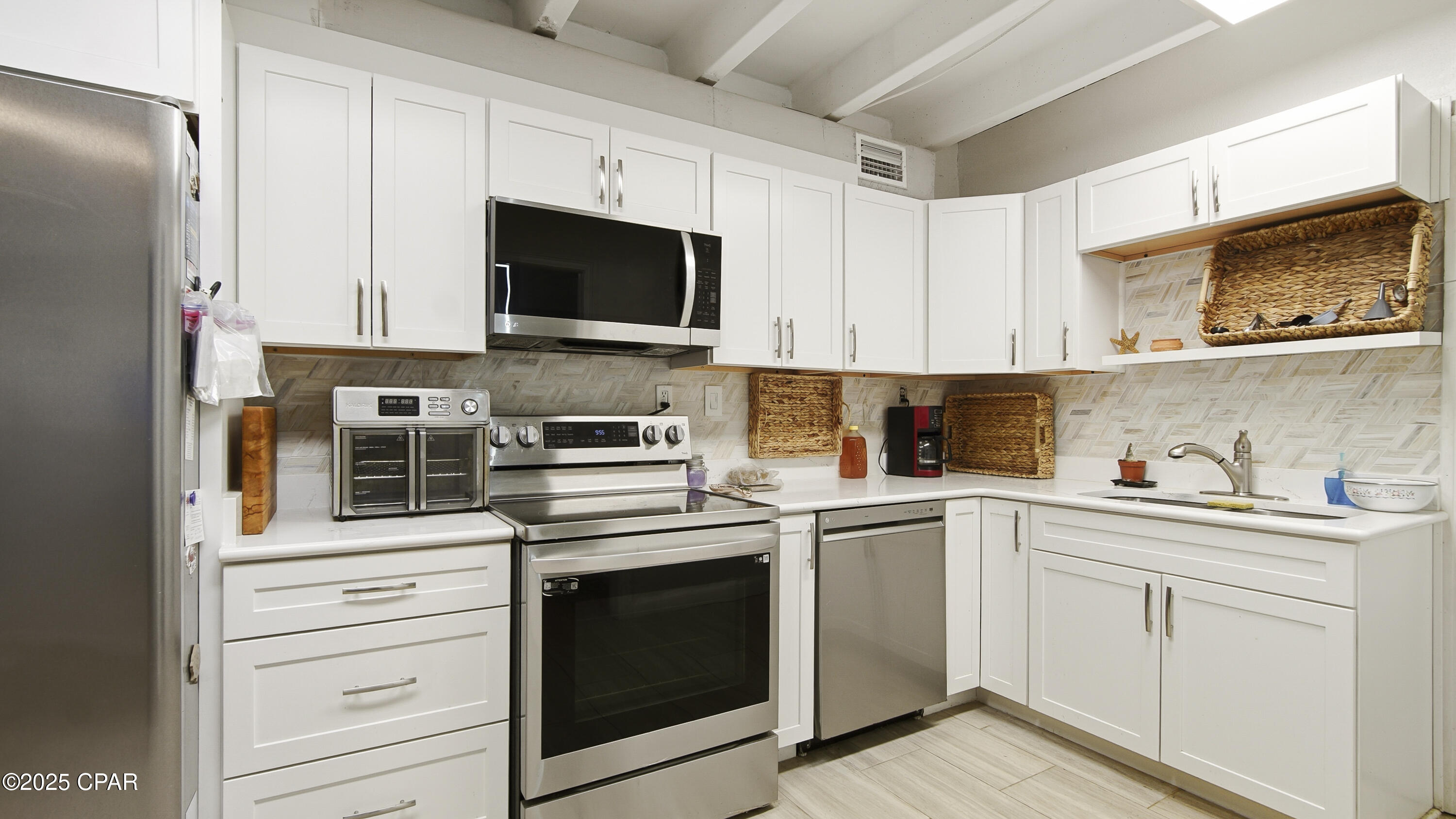 Laguna Beach Estates 9th Add - Residential